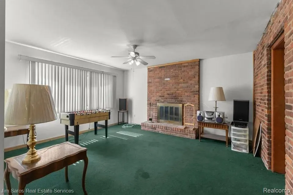 1883 Lochmoor Boulevard Grosse Pointe Woods City, MI 48236