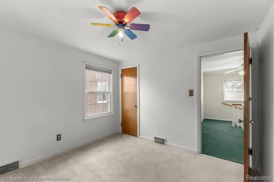 1883 Lochmoor Boulevard Grosse Pointe Woods City, MI 48236