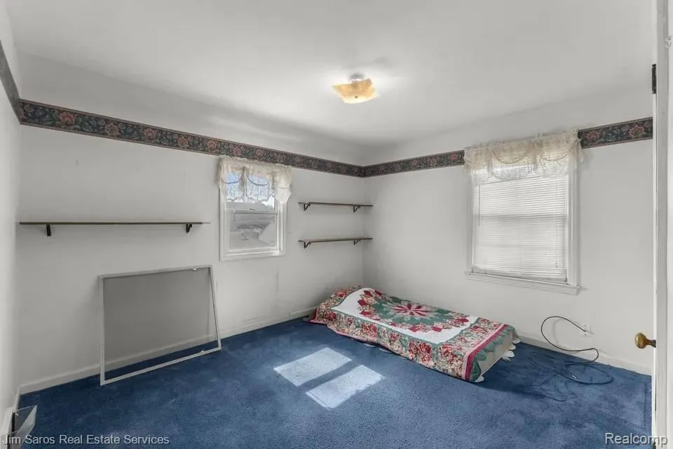 1883 Lochmoor Boulevard Grosse Pointe Woods City, MI 48236