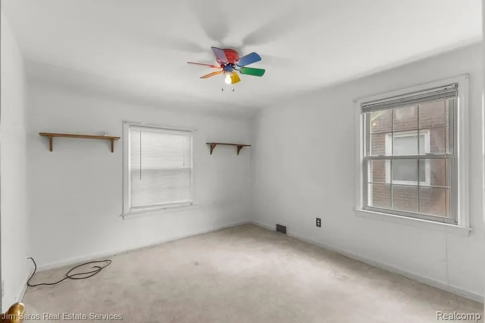 1883 Lochmoor Boulevard Grosse Pointe Woods City, MI 48236