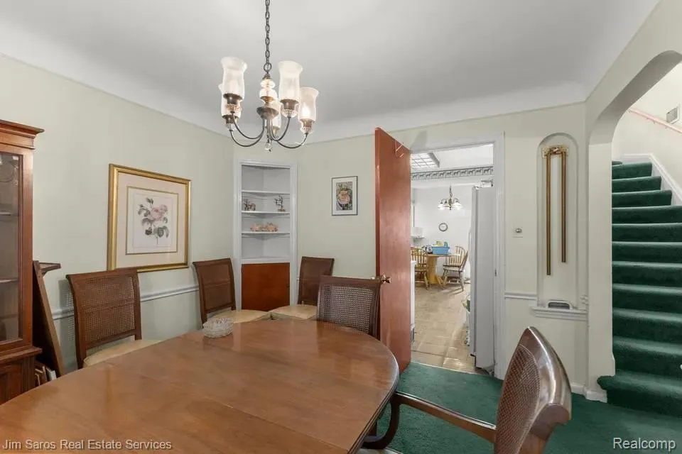 1883 Lochmoor Boulevard Grosse Pointe Woods City, MI 48236
