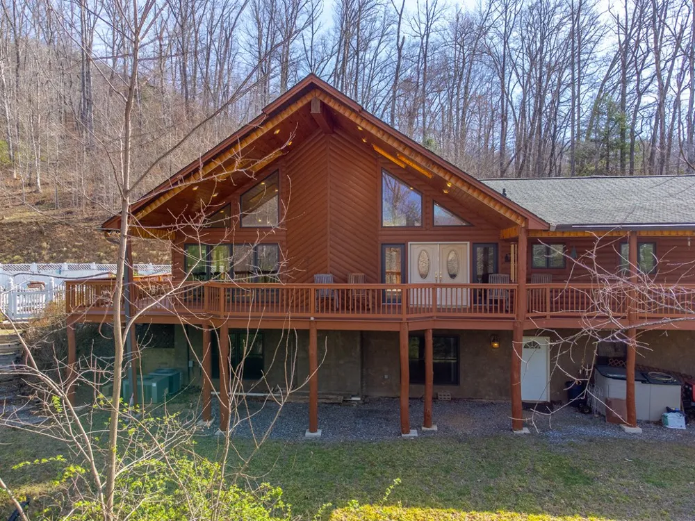 Hawks Nest Ridge Cullowhee, NC 28723