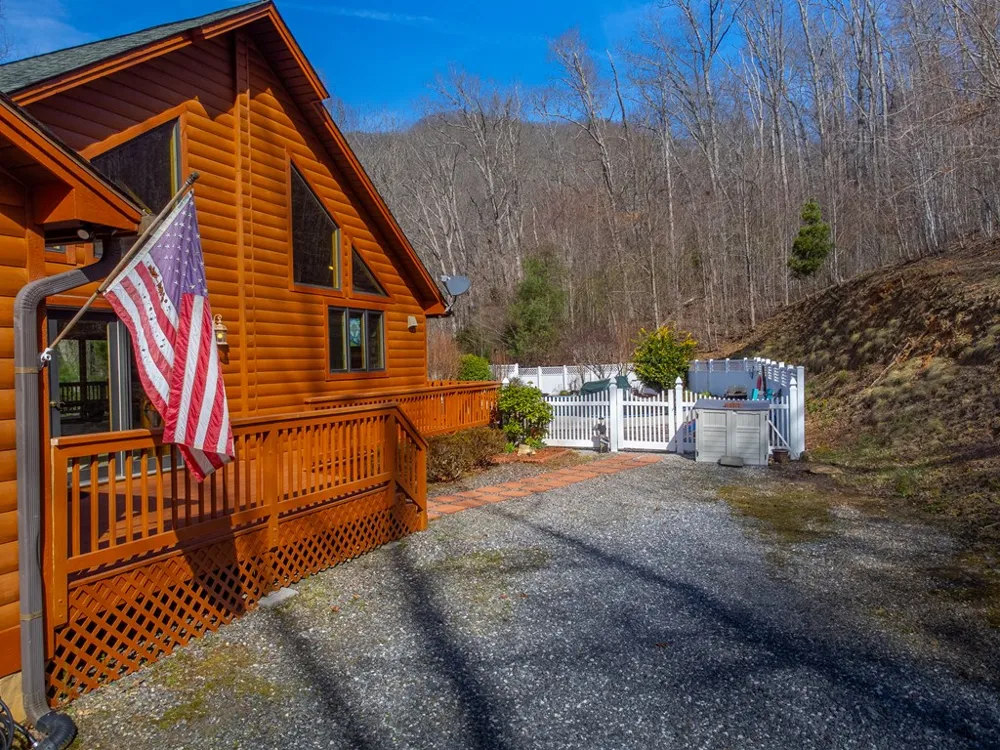 Hawks Nest Ridge Cullowhee, NC 28723