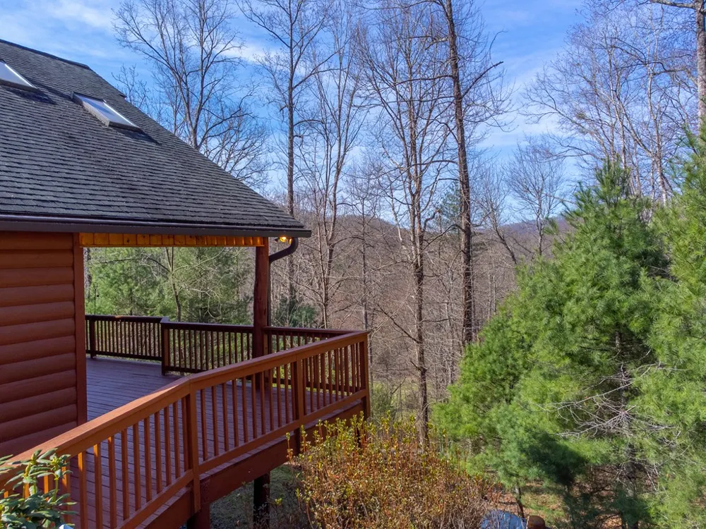 Hawks Nest Ridge Cullowhee, NC 28723