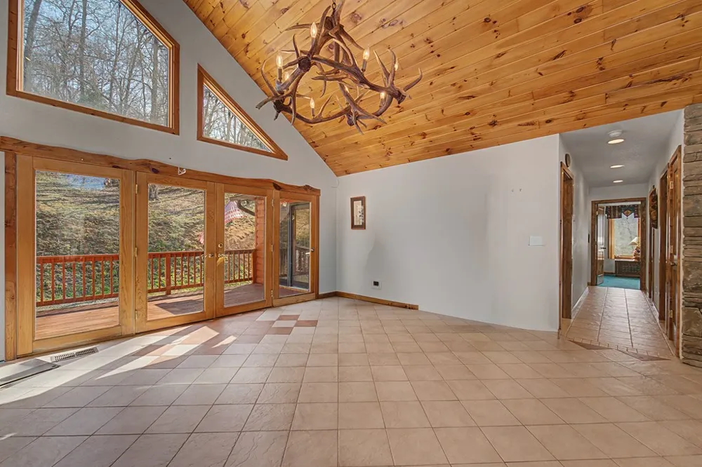 Hawks Nest Ridge Cullowhee, NC 28723