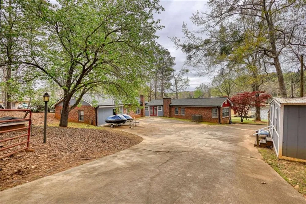 1665 County Line Ext Mansfield, GA 30055