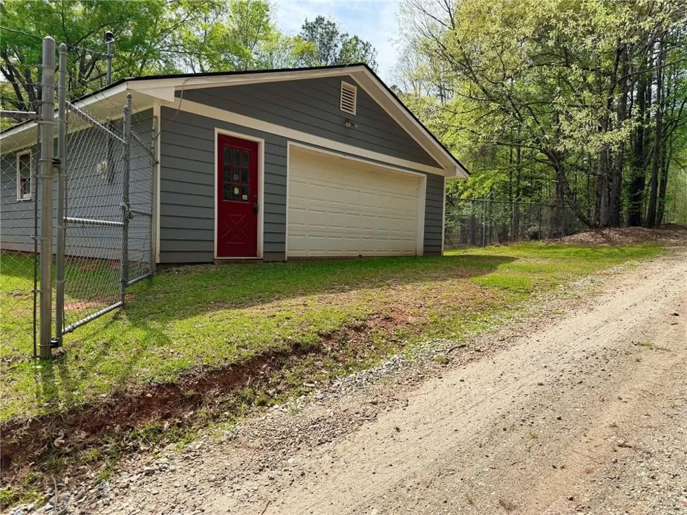 1665 County Line Ext Mansfield, GA 30055