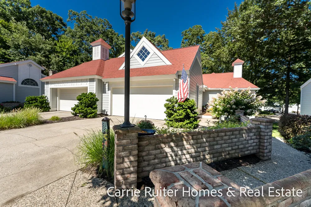 16919 Landing Lane Spring Lake, MI 49456