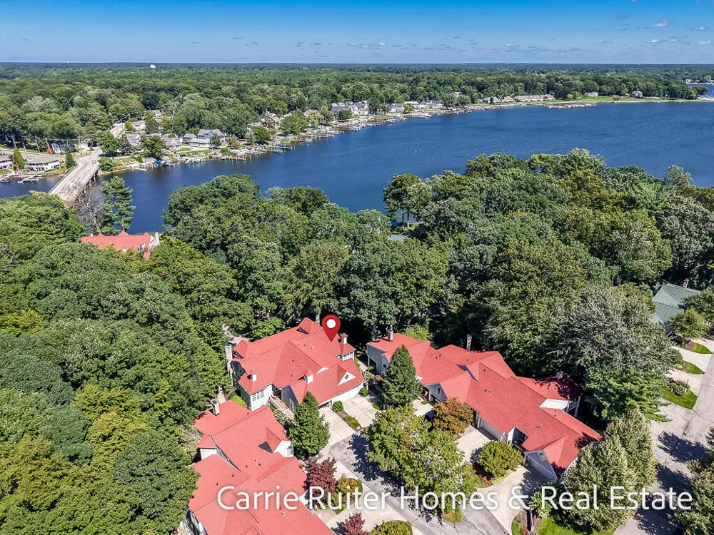 16919 Landing Lane Spring Lake, MI 49456