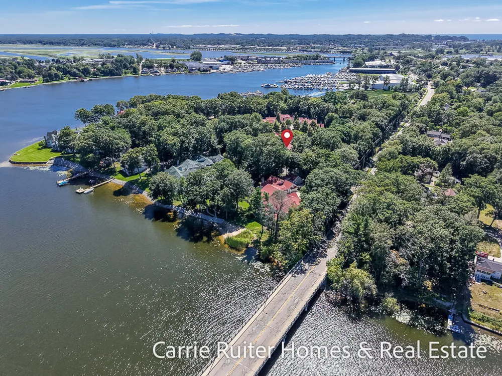 16919 Landing Lane Spring Lake, MI 49456