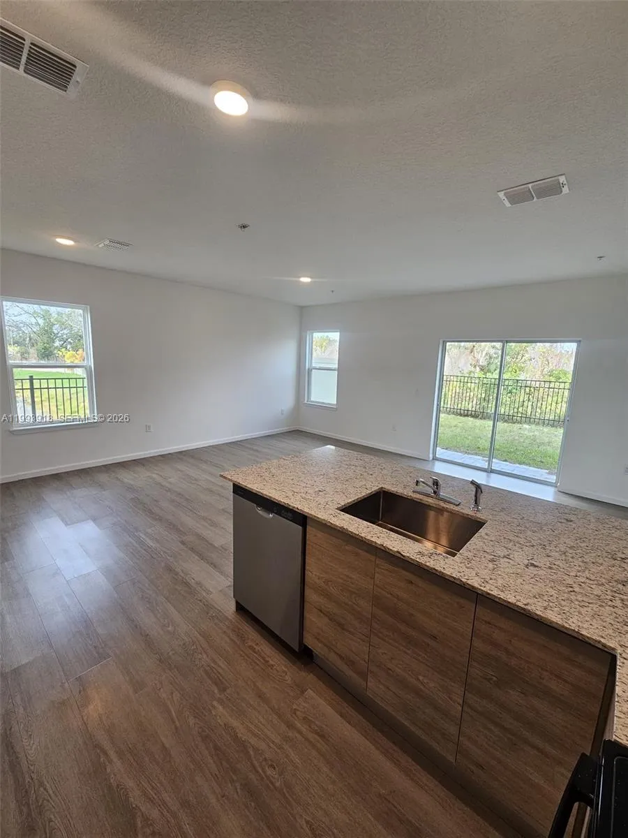 1201 SOUTHSTATION PL #101 Orlando, FL 32809