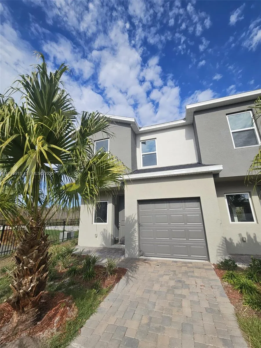 1201 SOUTHSTATION PL #101 Orlando, FL 32809
