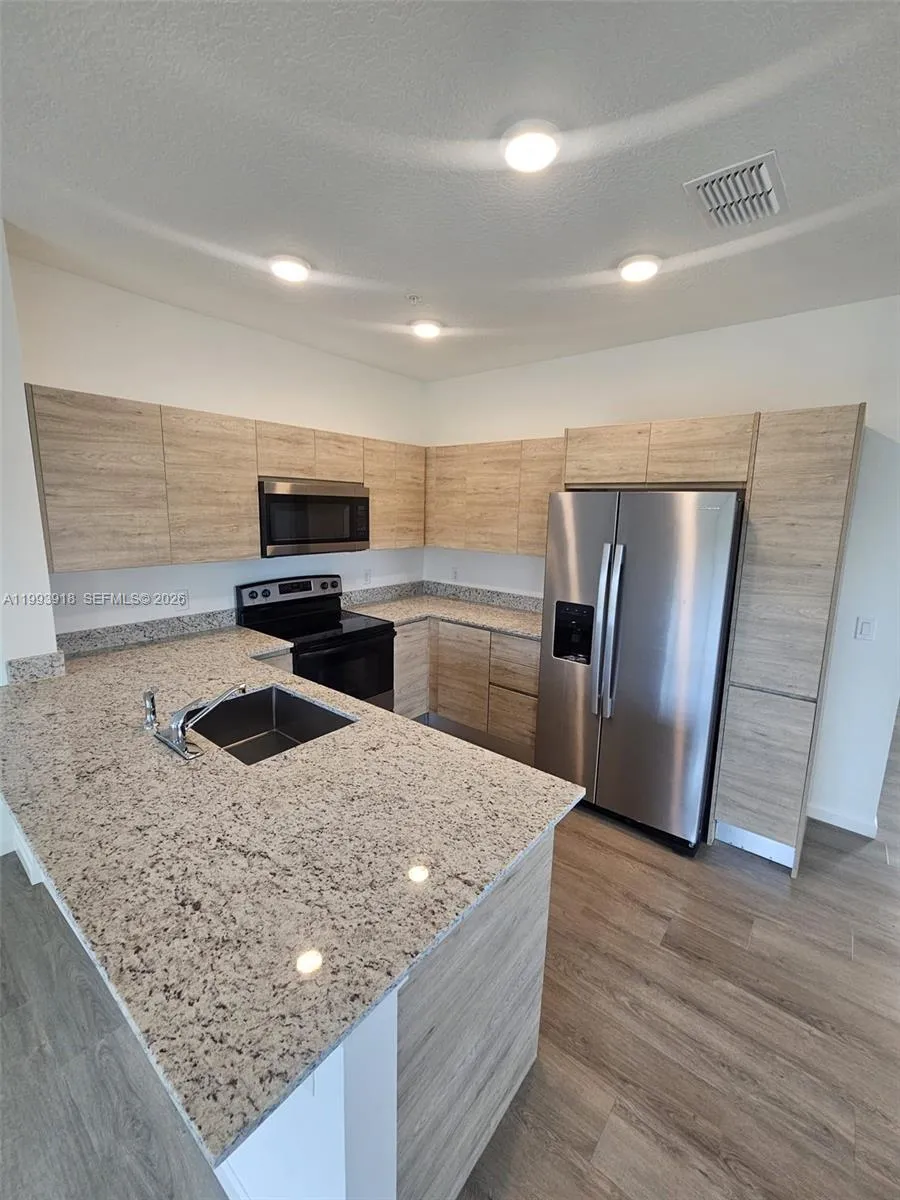 1201 SOUTHSTATION PL #101 Orlando, FL 32809