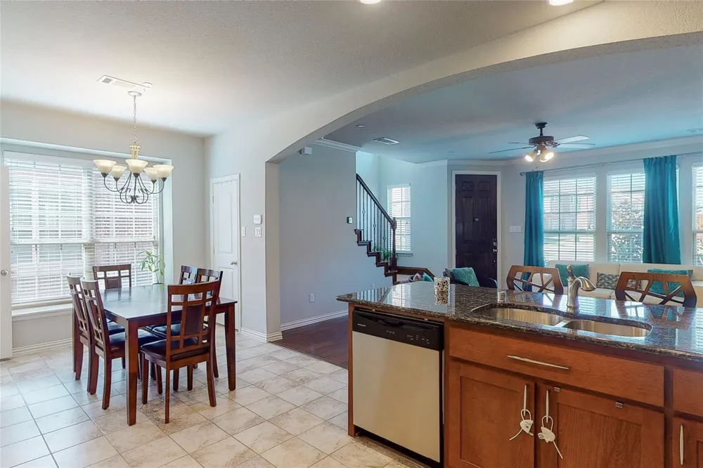 2556 Sarah Lane Lewisville, TX 75056