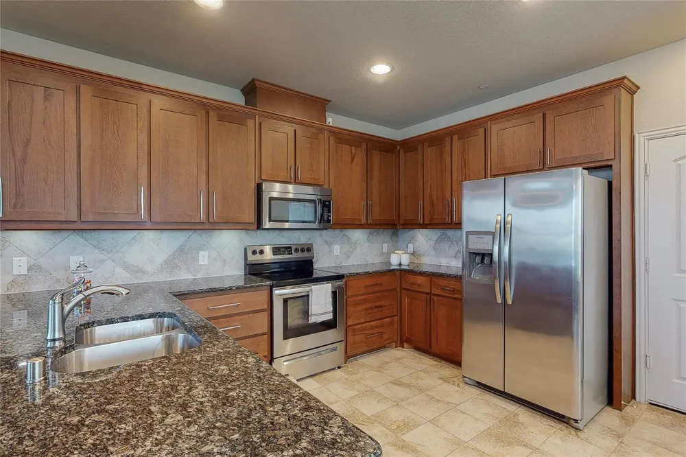 2556 Sarah Lane Lewisville, TX 75056