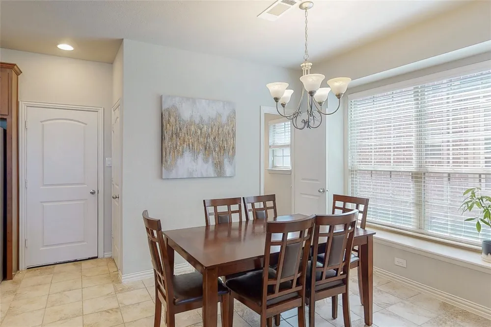 2556 Sarah Lane Lewisville, TX 75056