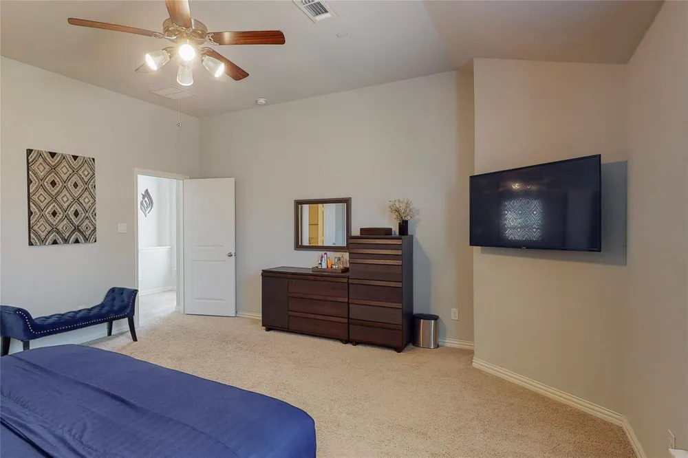 2556 Sarah Lane Lewisville, TX 75056