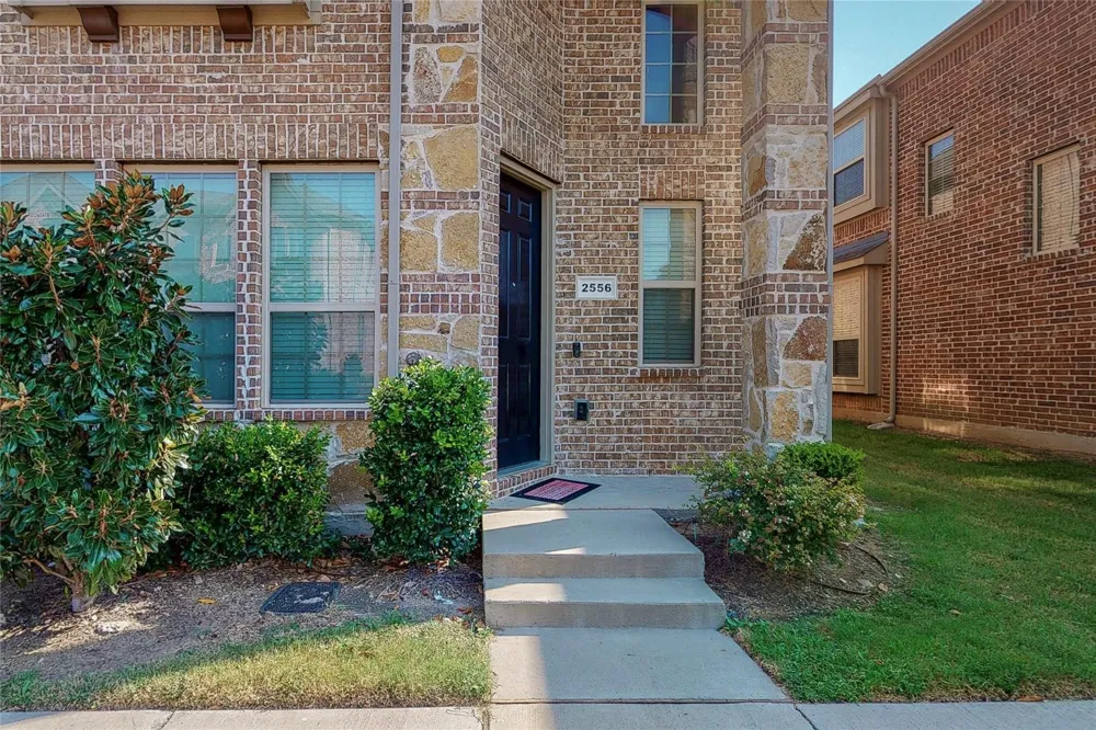 2556 Sarah Lane Lewisville, TX 75056