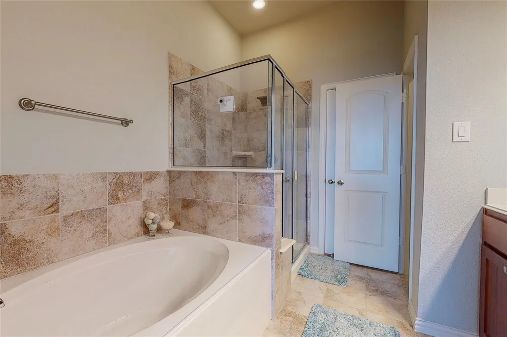 2556 Sarah Lane Lewisville, TX 75056