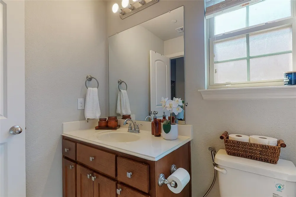 2556 Sarah Lane Lewisville, TX 75056