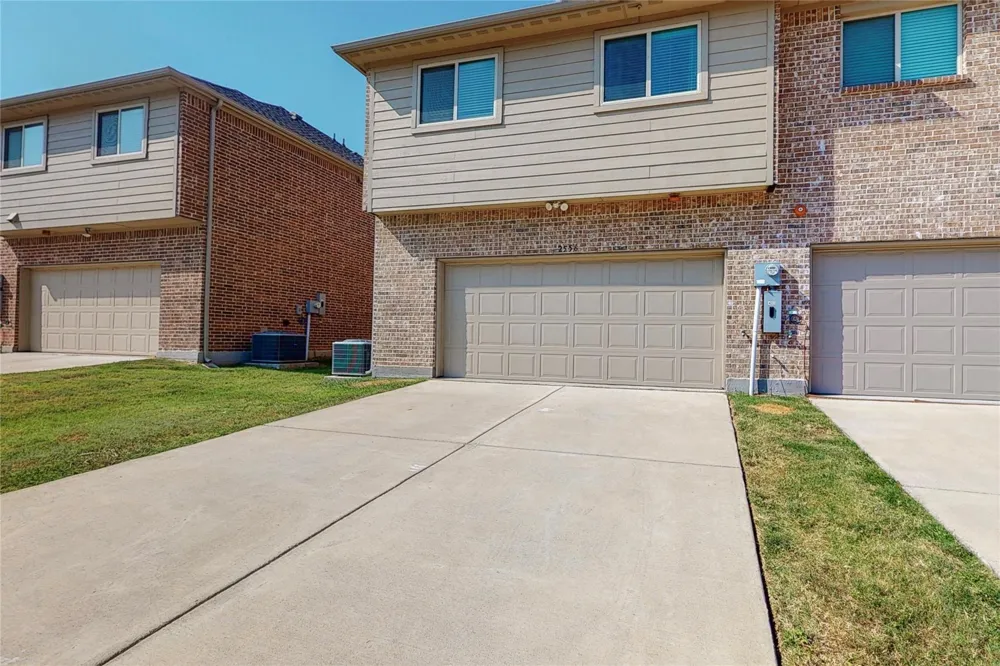 2556 Sarah Lane Lewisville, TX 75056