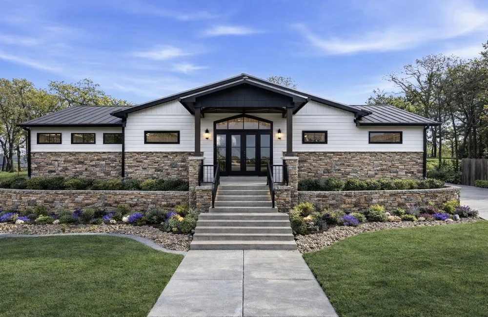 108 Pawnee Trail Lake Kiowa, TX 76240