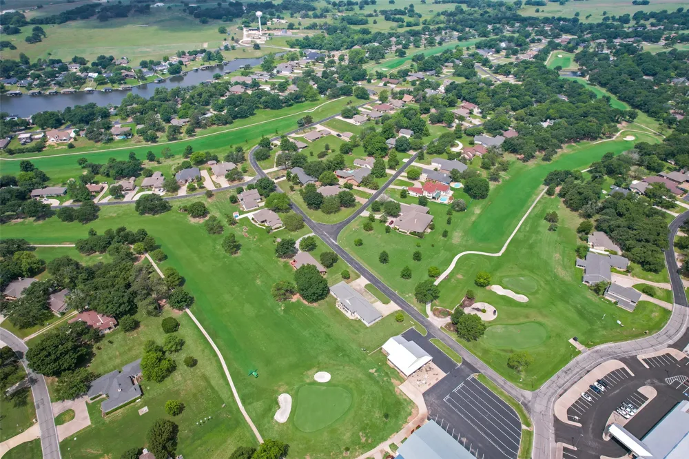 108 Pawnee Trail Lake Kiowa, TX 76240