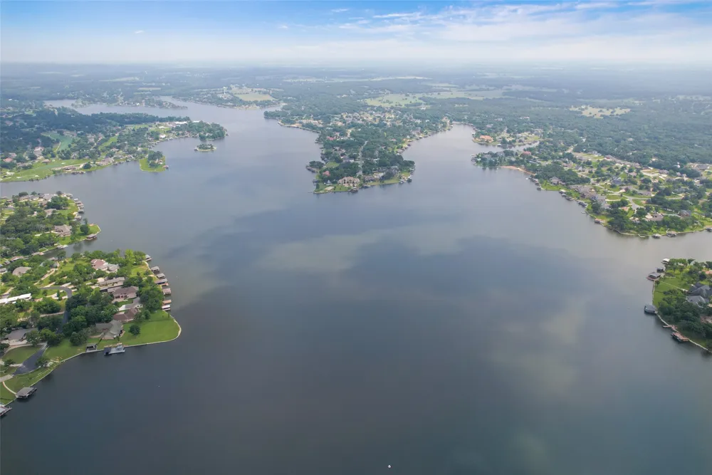 108 Pawnee Trail Lake Kiowa, TX 76240