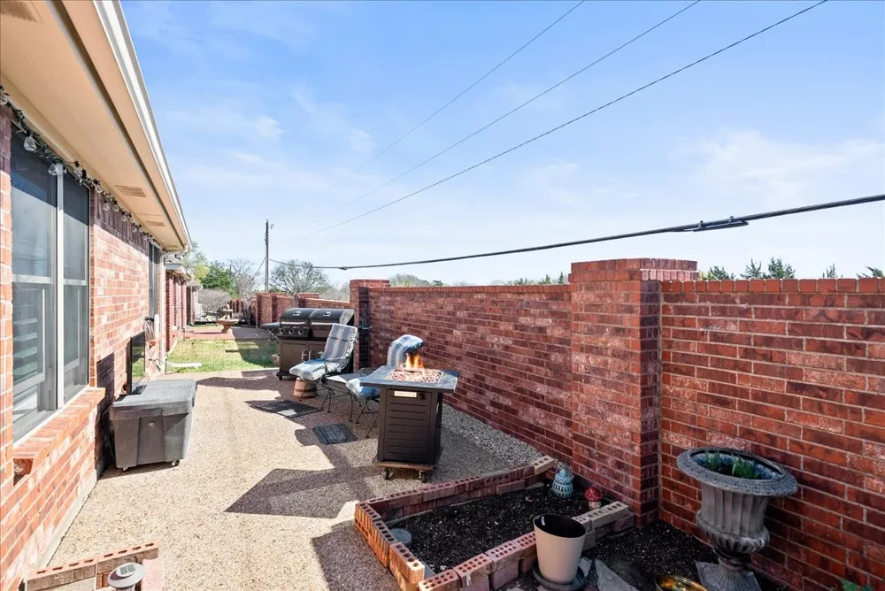 942 Cresthill Drive #20 Cedar Hill, TX 75104