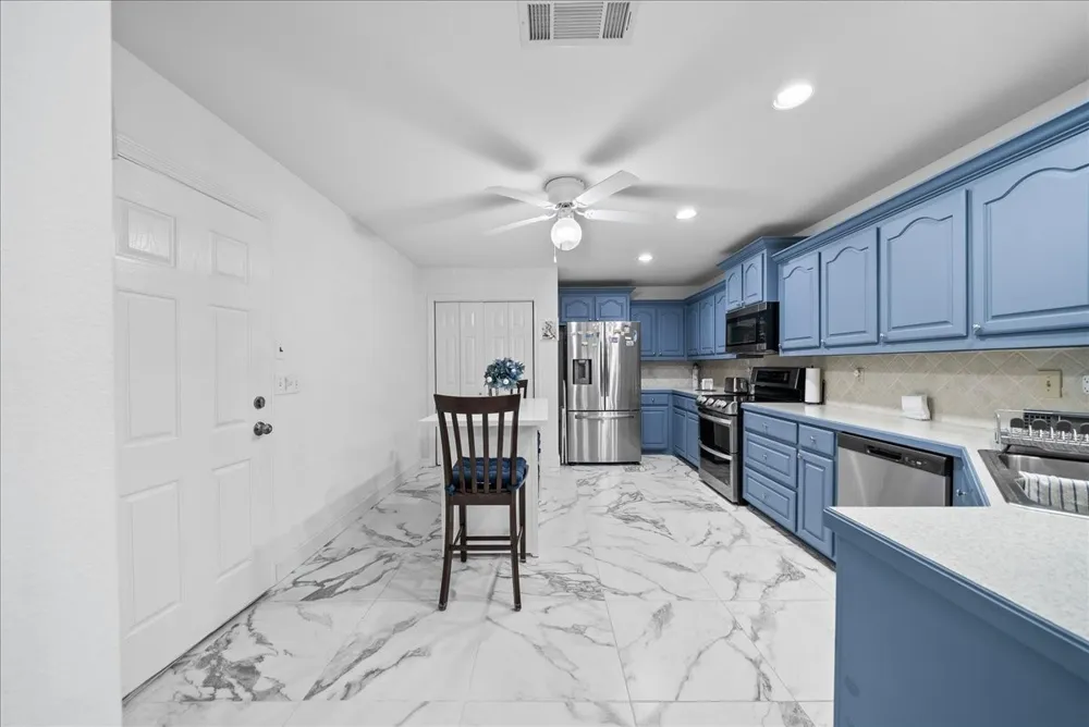 942 Cresthill Drive #20 Cedar Hill, TX 75104