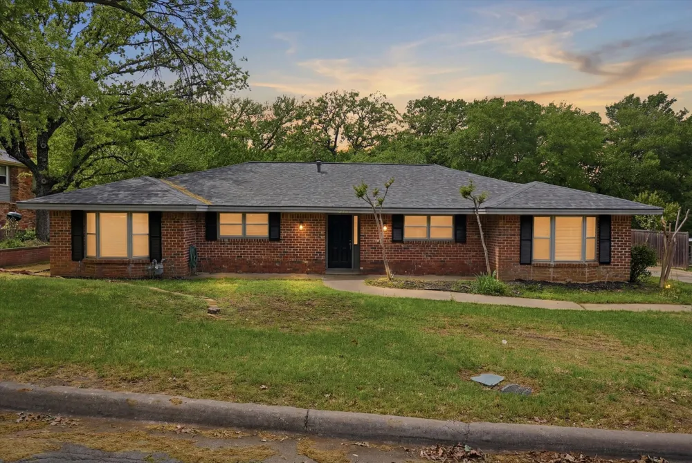 1200 Woodridge Circle