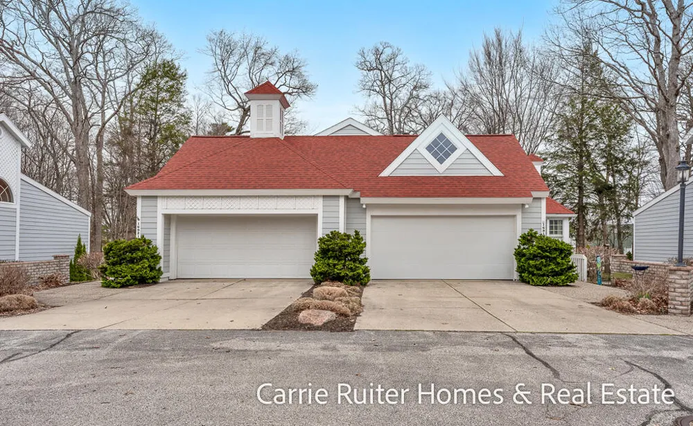 16919 Landing Lane Ferrysburg City, MI 49456