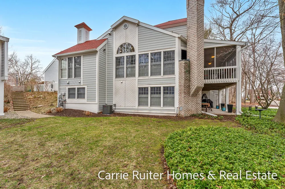 16919 Landing Lane Ferrysburg City, MI 49456