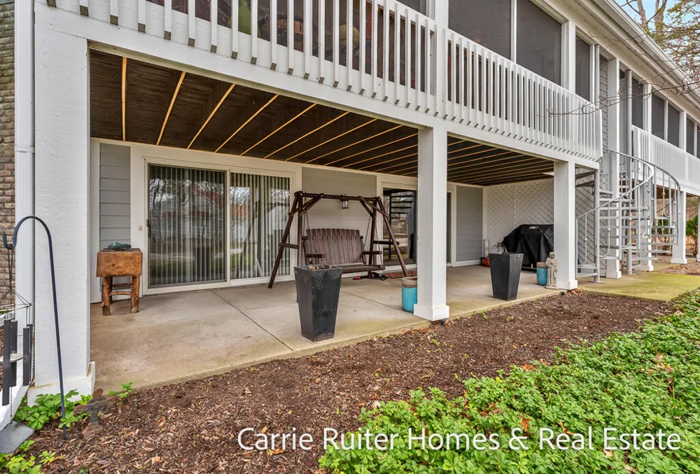 16919 Landing Lane Ferrysburg City, MI 49456