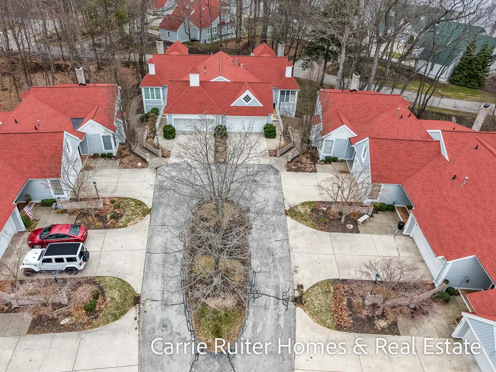 16919 Landing Lane Ferrysburg City, MI 49456