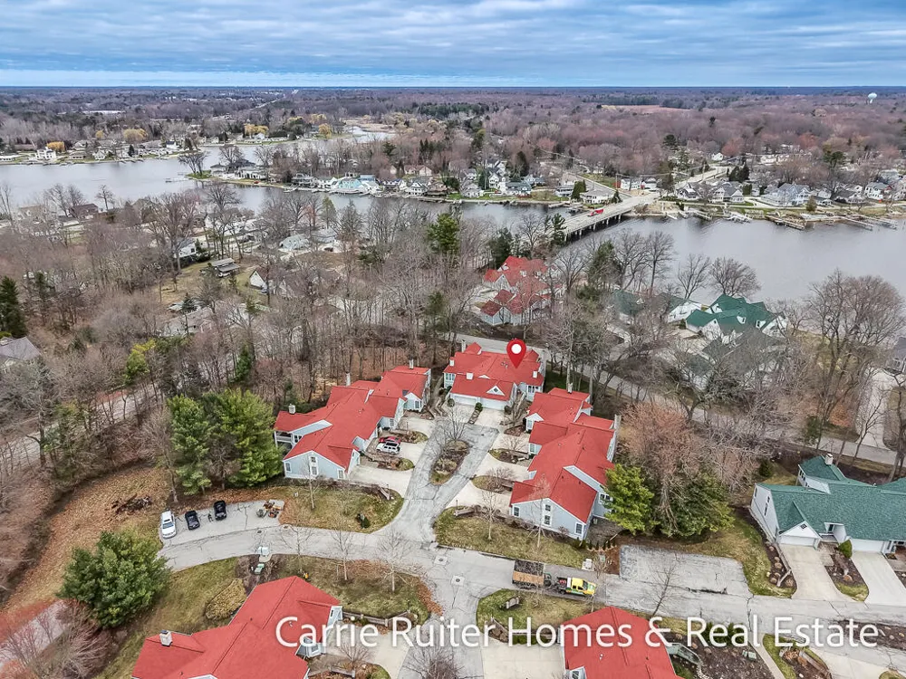 16919 Landing Lane Ferrysburg City, MI 49456