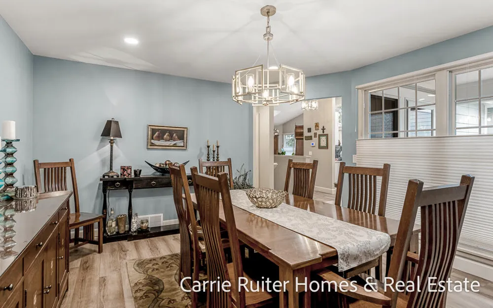 16919 Landing Lane Ferrysburg City, MI 49456