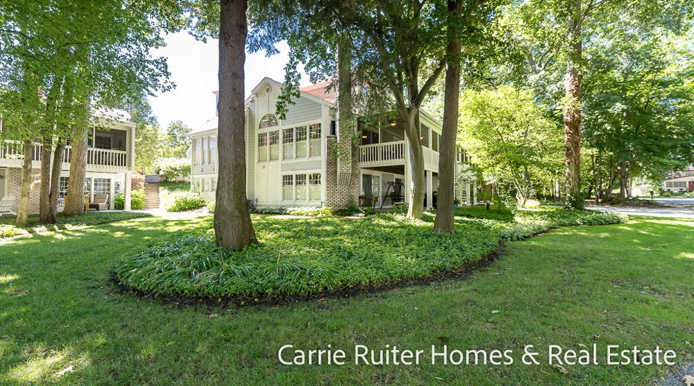 16919 Landing Lane Ferrysburg City, MI 49456