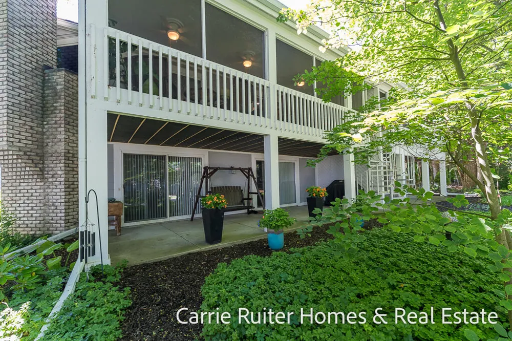 16919 Landing Lane Ferrysburg City, MI 49456