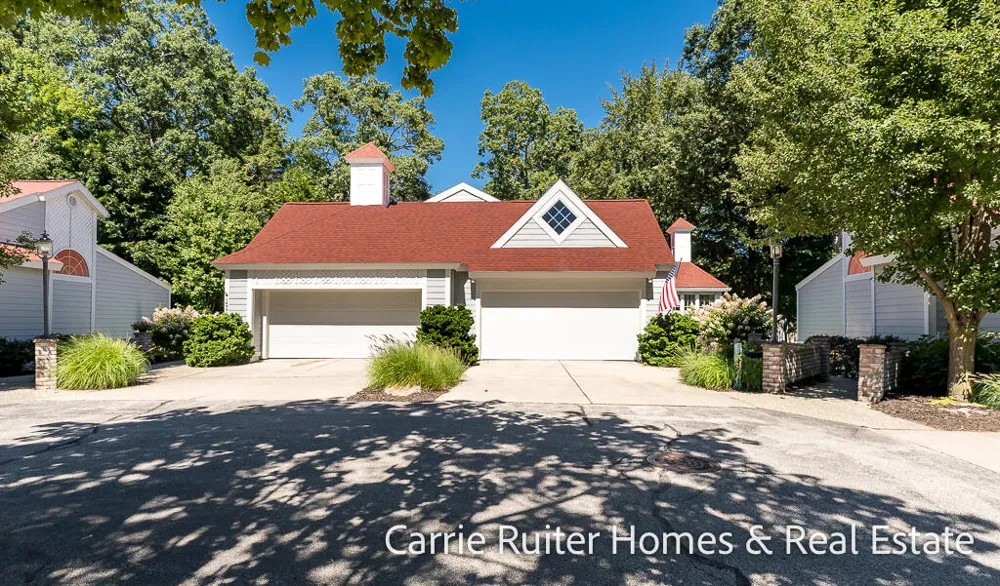 16919 Landing Lane Ferrysburg City, MI 49456