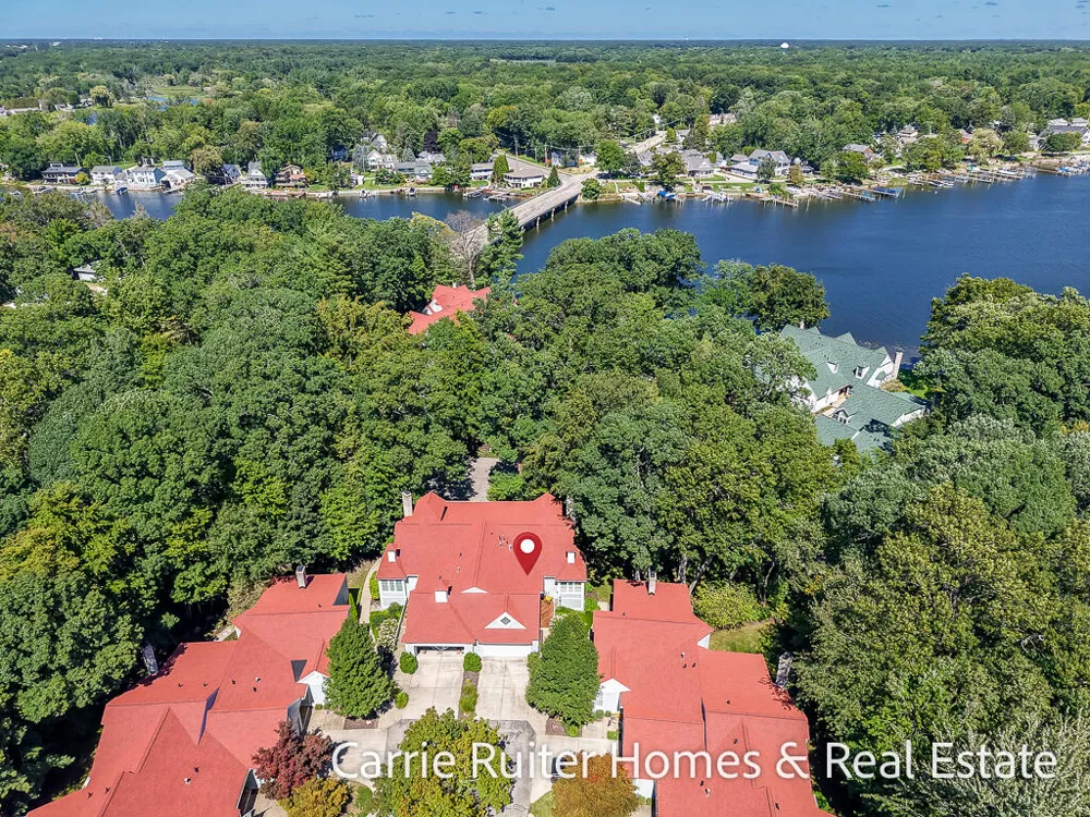 16919 Landing Lane Ferrysburg City, MI 49456