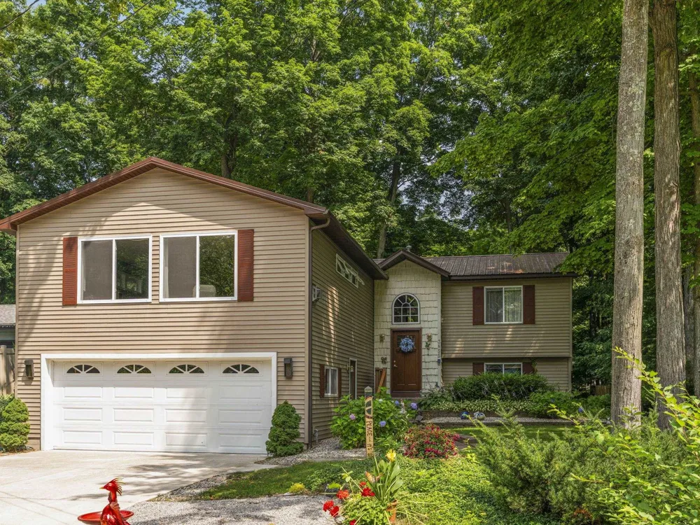 3855 White Birch Drive Green Lake Township, MI 49637