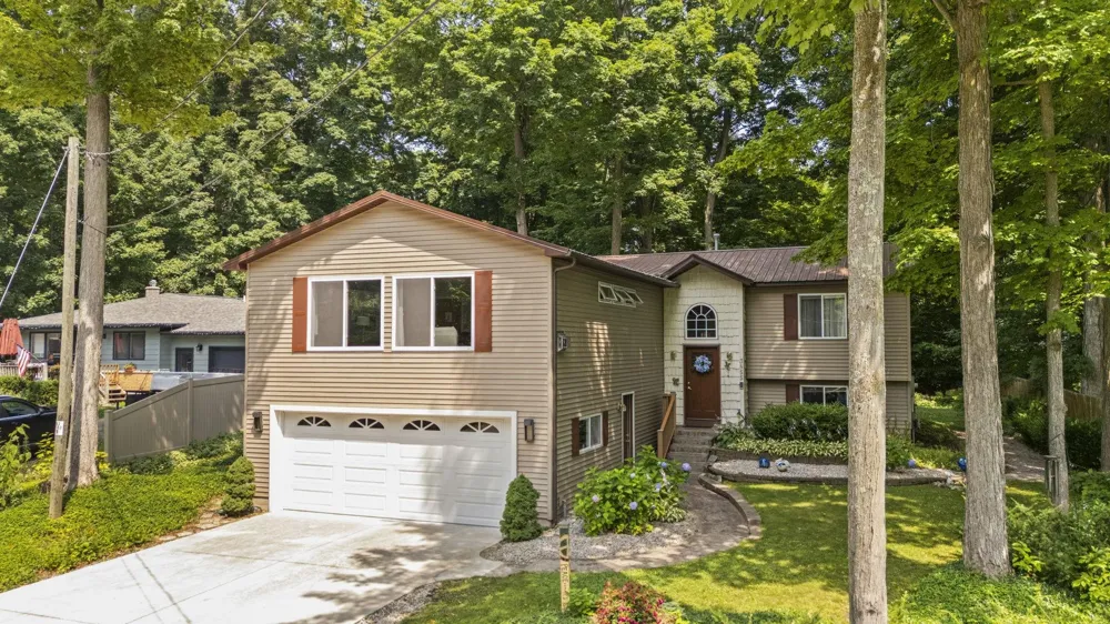 3855 White Birch Drive Green Lake Township, MI 49637
