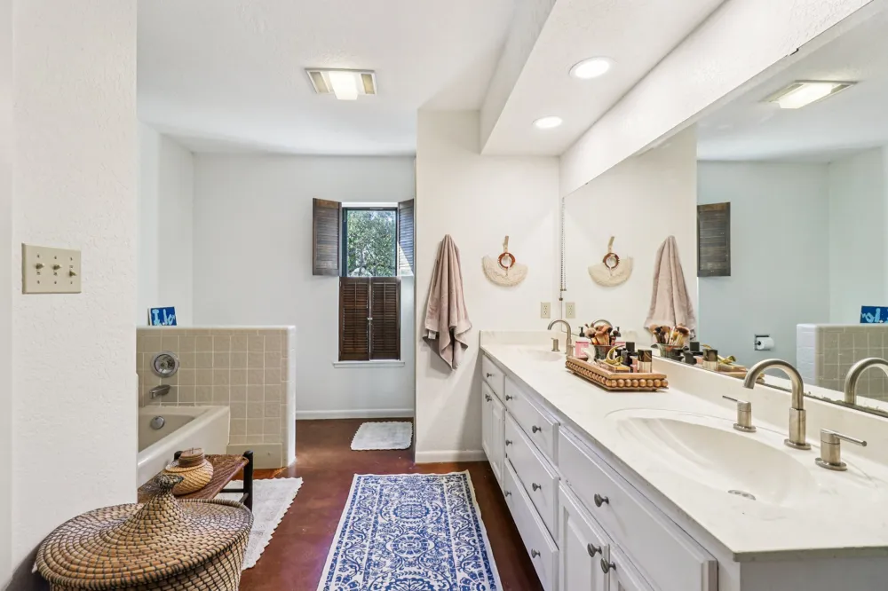 205 Northwood Hills Drive Fredericksburg, TX 78624