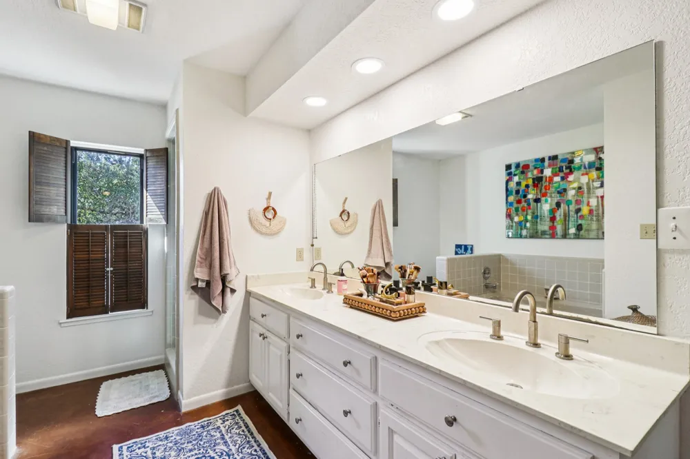 205 Northwood Hills Drive Fredericksburg, TX 78624