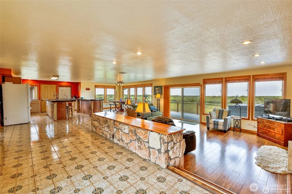 401 Wind Sand Lane W Grayland, WA 98547