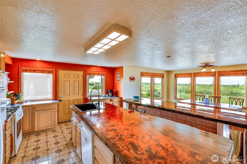 401 Wind Sand Lane W Grayland, WA 98547
