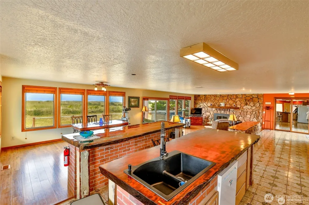 401 Wind Sand Lane W Grayland, WA 98547
