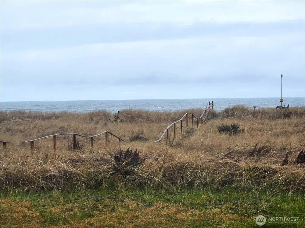 401 Wind Sand Lane W Grayland, WA 98547
