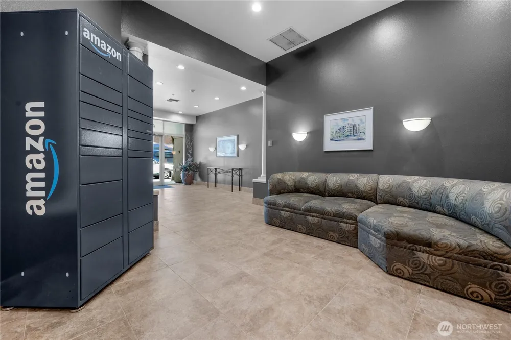 4343 Roosevelt Way NE #401 Seattle, WA 98105